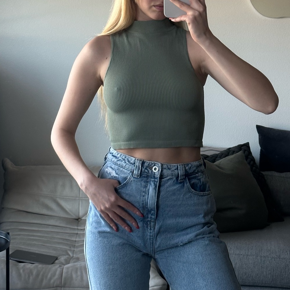 Turtle neck khaki cropped top Zara